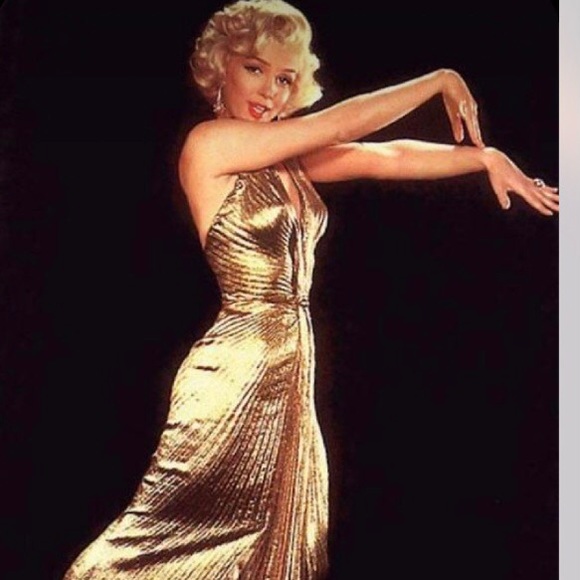 Stunning, brand new PERFECT Marilyn Monroe doll, never removed from her box! - Picture 11 of 11